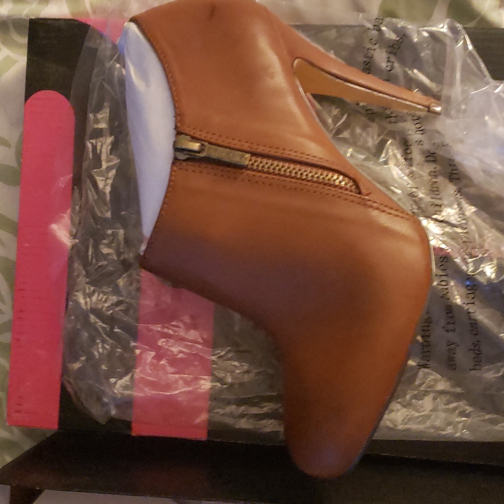 Ankle boots (New)